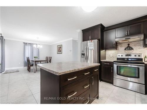 712 Blackacres Boulevard, London, ON - Indoor Photo Showing Kitchen