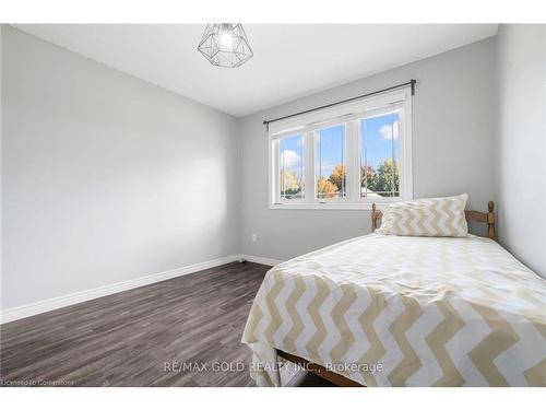 712 Blackacres Boulevard, London, ON - Indoor Photo Showing Bedroom