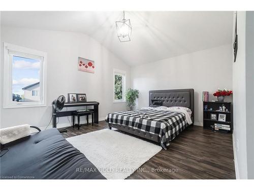 712 Blackacres Boulevard, London, ON - Indoor Photo Showing Bedroom