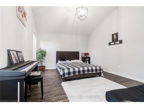 712 Blackacres Boulevard, London, ON - Indoor Photo Showing Bedroom