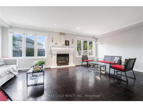 712 Blackacres Boulevard, London, ON - Indoor Photo Showing Living Room With Fireplace