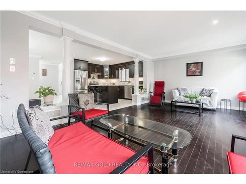 712 Blackacres Boulevard, London, ON - Indoor Photo Showing Living Room