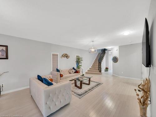 188 Ambrous Crescent, Guelph, ON - Indoor Photo Showing Living Room