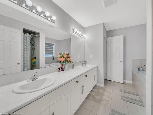 188 Ambrous Crescent, Guelph, ON - Indoor Photo Showing Bathroom