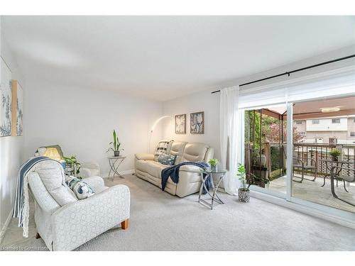 342 Catharine Street N, Hamilton, ON - Indoor Photo Showing Living Room