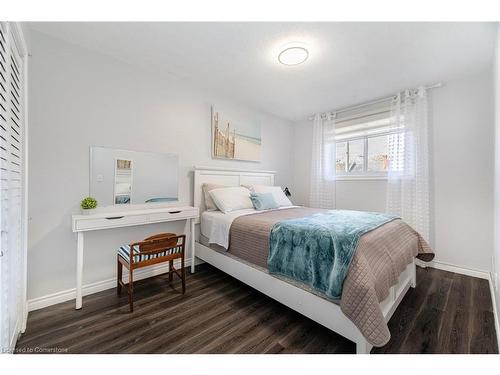 342 Catharine Street N, Hamilton, ON - Indoor Photo Showing Bedroom