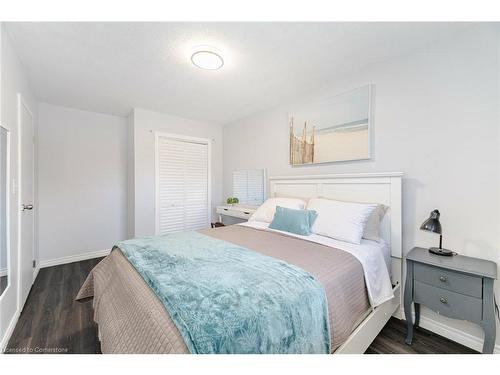 342 Catharine Street N, Hamilton, ON - Indoor Photo Showing Bedroom