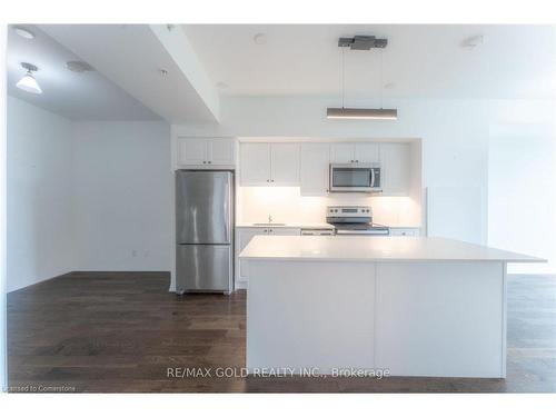 623-7711 Green Vista Gate, Niagara Falls, ON - Indoor Photo Showing Kitchen With Stainless Steel Kitchen With Upgraded Kitchen