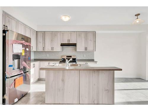 205 Port Crescent, Welland, ON - Indoor Photo Showing Kitchen