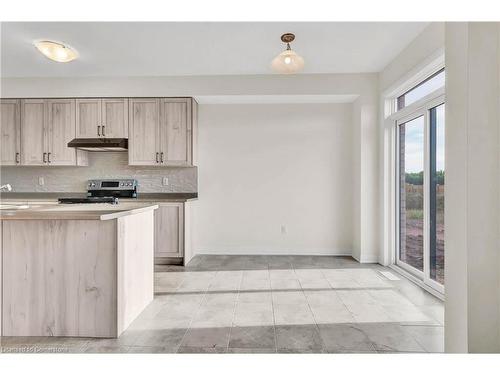 205 Port Crescent, Welland, ON - Indoor Photo Showing Kitchen