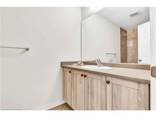 205 Port Crescent, Welland, ON - Indoor Photo Showing Bathroom