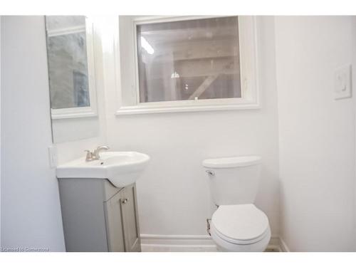 29 Parkside Crescent, Angus, ON - Indoor Photo Showing Bathroom