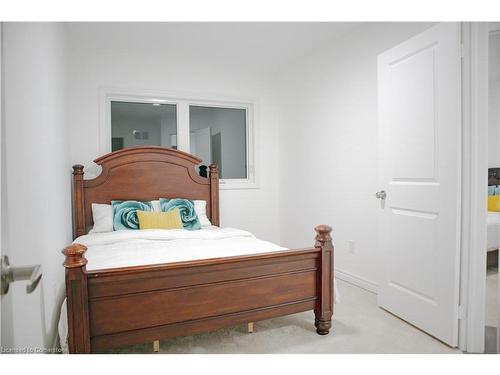 29 Parkside Crescent, Angus, ON - Indoor Photo Showing Bedroom