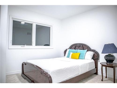 29 Parkside Crescent, Angus, ON - Indoor Photo Showing Bedroom