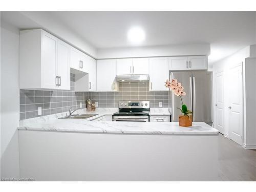 29 Parkside Crescent, Angus, ON - Indoor Photo Showing Kitchen