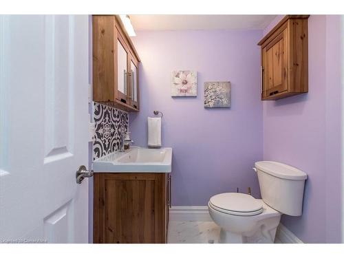 8 Wells Crescent, Barrie, ON - Indoor Photo Showing Bathroom