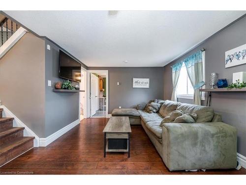 8 Wells Crescent, Barrie, ON - Indoor Photo Showing Living Room