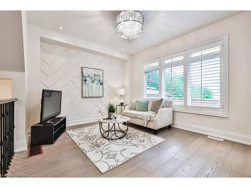 1562 Edencrest Drive, Mississauga, ON - Indoor Photo Showing Living Room