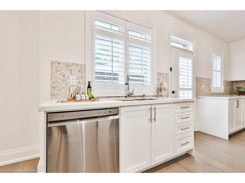 1562 Edencrest Drive, Mississauga, ON - Indoor Photo Showing Kitchen