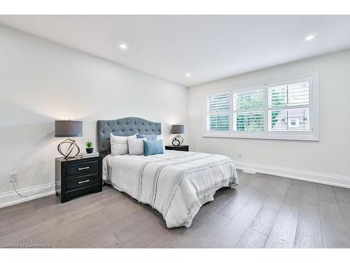 1562 Edencrest Drive, Mississauga, ON - Indoor Photo Showing Bedroom