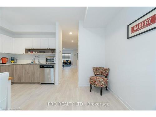 31-1095 Cooke Boulevard, Burlington, ON - Indoor Photo Showing Kitchen