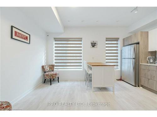 31-1095 Cooke Boulevard, Burlington, ON - Indoor Photo Showing Kitchen