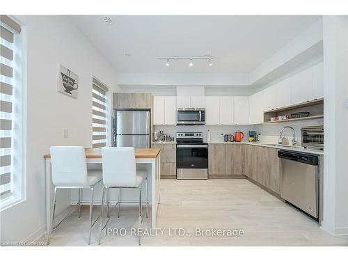 31-1095 Cooke Boulevard, Burlington, ON - Indoor Photo Showing Kitchen