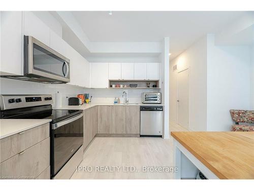 31-1095 Cooke Boulevard, Burlington, ON - Indoor Photo Showing Kitchen