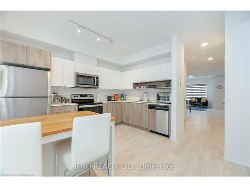 31-1095 Cooke Boulevard, Burlington, ON - Indoor Photo Showing Kitchen With Upgraded Kitchen