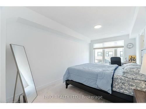 31-1095 Cooke Boulevard, Burlington, ON - Indoor Photo Showing Bedroom