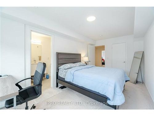 31-1095 Cooke Boulevard, Burlington, ON - Indoor Photo Showing Bedroom