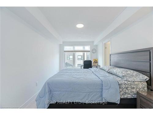 31-1095 Cooke Boulevard, Burlington, ON - Indoor Photo Showing Bedroom