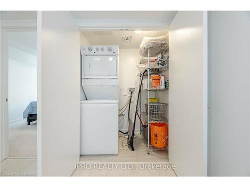 31-1095 Cooke Boulevard, Burlington, ON - Indoor Photo Showing Laundry Room