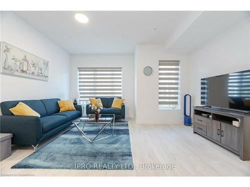 31-1095 Cooke Boulevard, Burlington, ON - Indoor Photo Showing Living Room