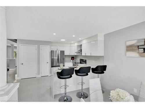 92 Pebblecreek Drive, Kitchener, ON - Indoor Photo Showing Kitchen