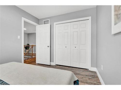 92 Pebblecreek Drive, Kitchener, ON - Indoor Photo Showing Bedroom