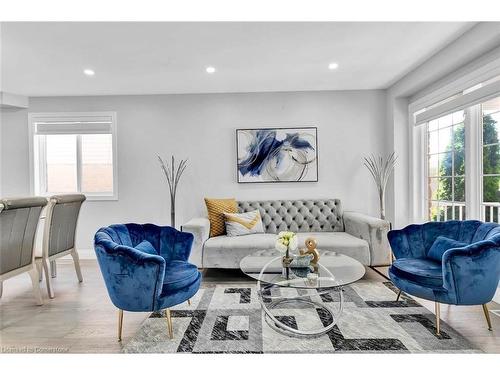 92 Pebblecreek Drive, Kitchener, ON - Indoor Photo Showing Living Room