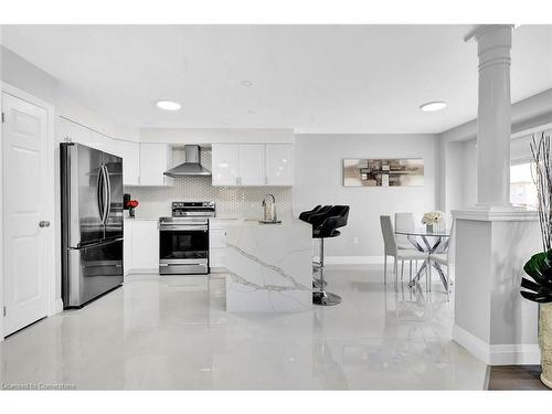 92 Pebblecreek Drive, Kitchener, ON - Indoor Photo Showing Kitchen