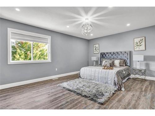 92 Pebblecreek Drive, Kitchener, ON - Indoor Photo Showing Bedroom