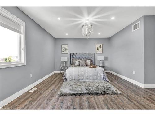 92 Pebblecreek Drive, Kitchener, ON - Indoor Photo Showing Bedroom