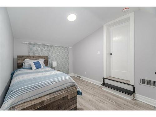 774 Belmont Avenue W, Kitchener, ON - Indoor Photo Showing Bedroom