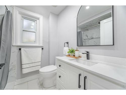 774 Belmont Avenue W, Kitchener, ON - Indoor Photo Showing Bathroom