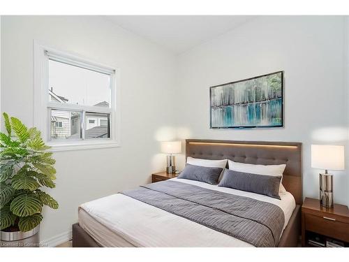 35 Britannia Avenue, Hamilton, ON - Indoor Photo Showing Bedroom