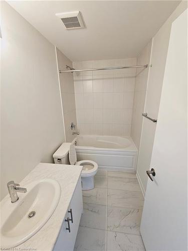 411-3401 Ridgeway Drive, Mississauga, ON - Indoor Photo Showing Bathroom