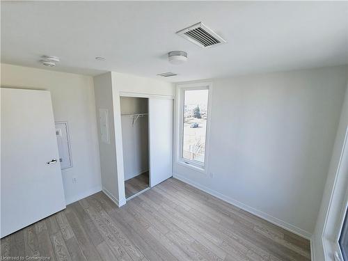 411-3401 Ridgeway Drive, Mississauga, ON - Indoor Photo Showing Other Room