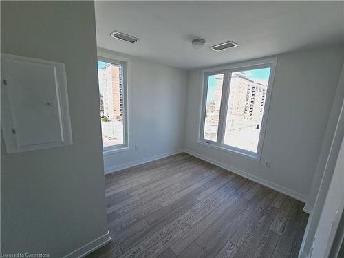 411-3401 Ridgeway Drive, Mississauga, ON - Indoor Photo Showing Other Room