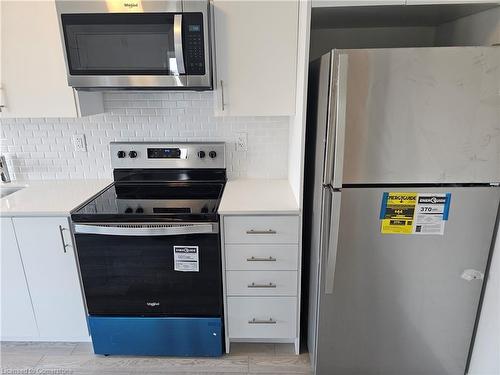 411-3401 Ridgeway Drive, Mississauga, ON - Indoor Photo Showing Kitchen