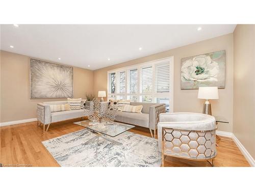 364 Roselawn Place, Waterloo, ON - Indoor Photo Showing Living Room