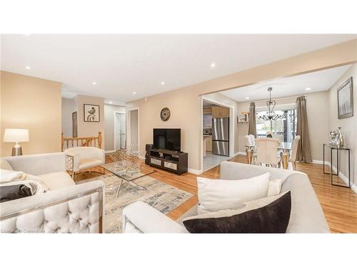 364 Roselawn Place, Waterloo, ON - Indoor Photo Showing Living Room