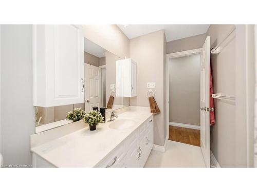 364 Roselawn Place, Waterloo, ON - Indoor Photo Showing Bathroom